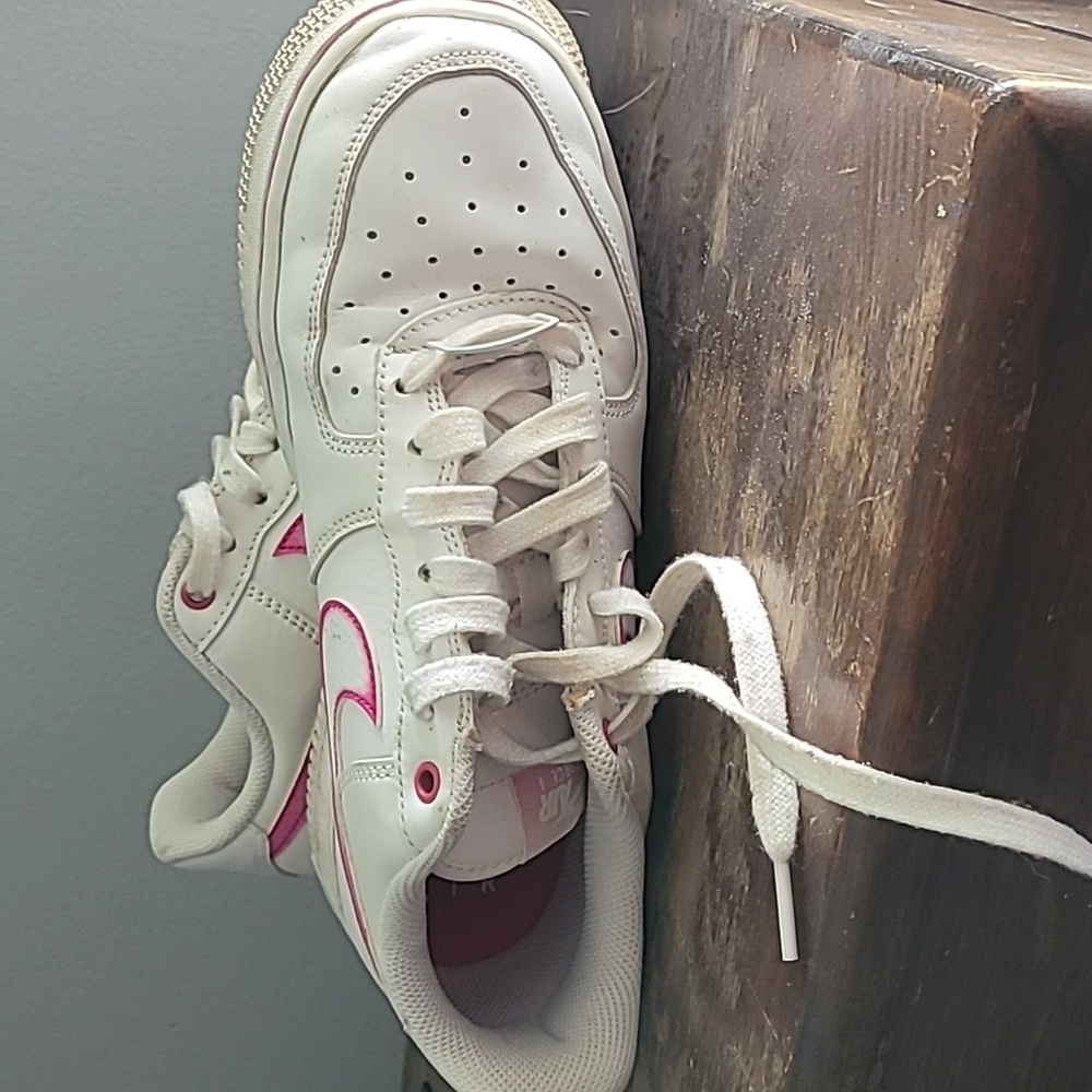 Womens white nike shoes